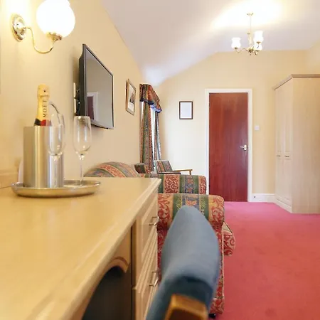 Hotel Saxonville 3*