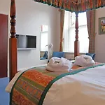 Hotel Saxonville