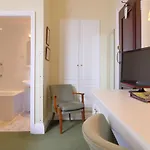 Hotel Saxonville