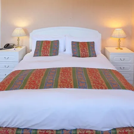 Otel Saxonville