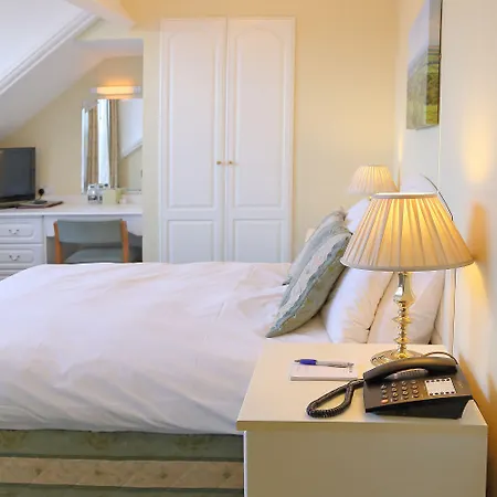 Otel Saxonville